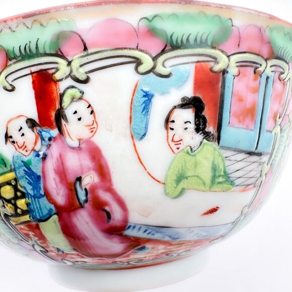 Antique Chinese Rose Medallion Bowl with Pinks and Greens Ancestors Floral - Picture 4 of 13